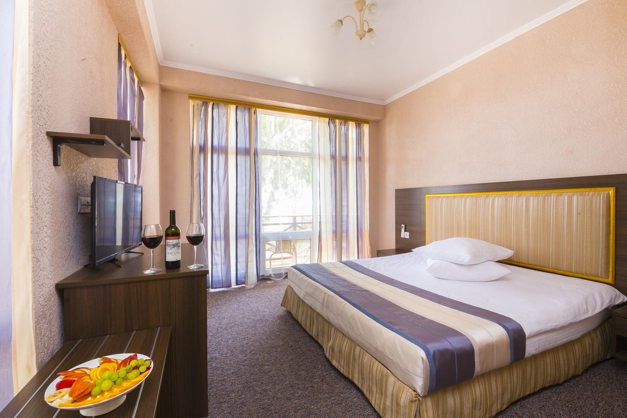Napra Hotel Tsandrypsh Exterior foto