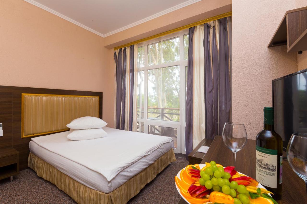 Napra Hotel Tsandrypsh Exterior foto